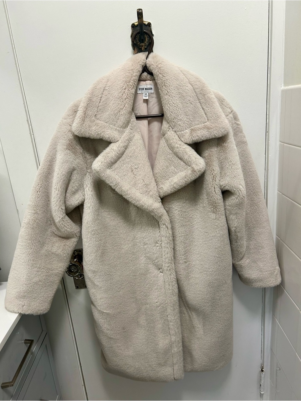 Steve Madden Emery Coat Beige Faux Fur | Long | Size XS - Picture 3 of 9